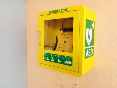 AED - (avtomatski eksterni defibrilator