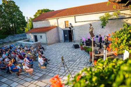 Alenfra_Koncert_Jure-Pockaj__Z6A7398_splet