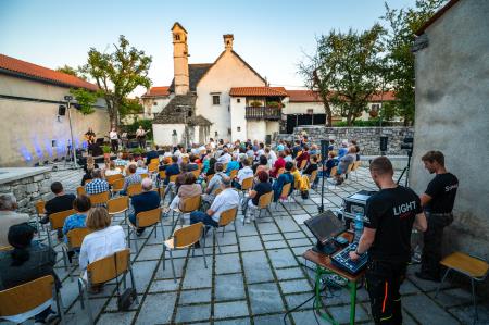 Alenfra_Koncert_Jure-Pockaj__Z6A7678_splet