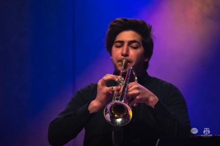 Koncert-Pockaj_2022-03-19_Alenfra__DSC2149_manjse-logo