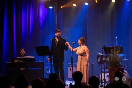 Koncert-Pockaj_2022-03-19_Alenfra__DSC2220_manjse-logo