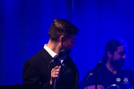 Koncert-Pockaj_2022-03-19_Alenfra__DSC2225_manjse-logo