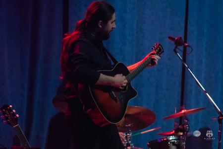 Koncert-Pockaj_2022-03-19_Alenfra__DSC2325_manjse-logo