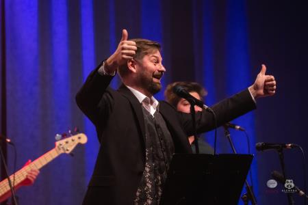 Koncert-Pockaj_2022-03-19_Alenfra__DSC2335_manjse-logo