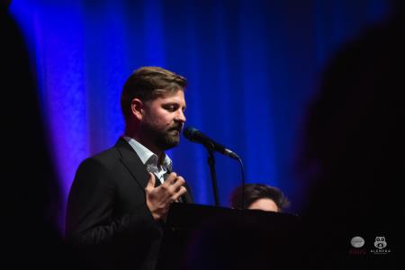 Koncert-Pockaj_2022-03-19_Alenfra__DSC2374_manjse-logo