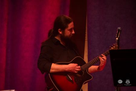 Koncert-Pockaj_2022-03-19_Alenfra__DSC2430_manjse-logo