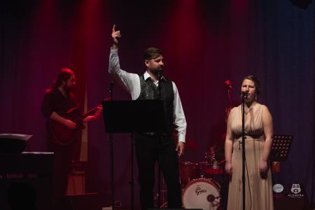 Koncert-Pockaj_2022-03-19_Alenfra__DSC2501_manjse-logo