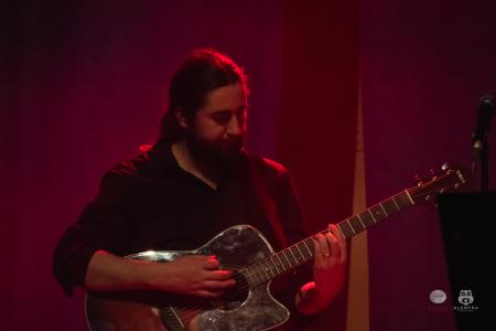 Koncert-Pockaj_2022-03-19_Alenfra__DSC2510_manjse-logo