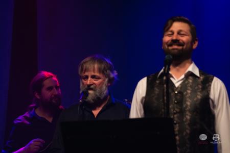 Koncert-Pockaj_2022-03-19_Alenfra__DSC2555_manjse-logo