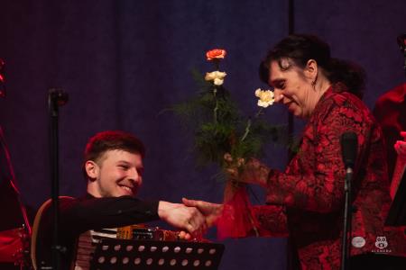 Koncert-Pockaj_2022-03-19_Alenfra__DSC2601_manjse-logo