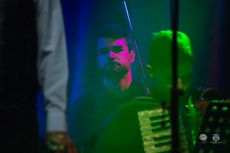 Koncert-Pockaj_2022-03-19_Alenfra__DSC2634_manjse-logo