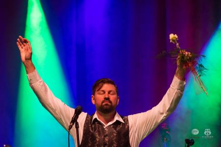 Koncert-Pockaj_2022-03-19_Alenfra__DSC2641_manjse-logo