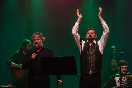 Koncert-Pockaj_2022-03-19_Alenfra__DSC2755_manjse-logo