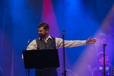 Koncert-Pockaj_2022-03-19_Alenfra__DSC2786_manjse-logo