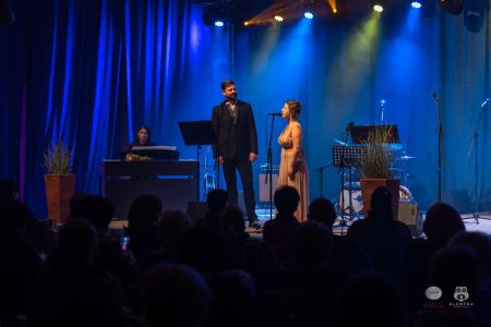 Koncert-Pockaj_2022-03-19_Alenfra__Z6A7656_manjse-logo