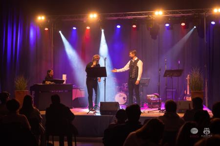 Koncert-Pockaj_2022-03-19_Alenfra__Z6A7792_manjse-logo