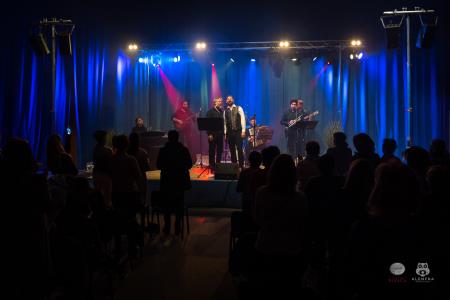 Koncert-Pockaj_2022-03-19_Alenfra__Z6A7872_manjse-logo