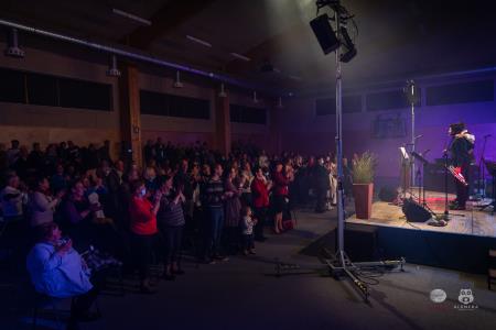 Koncert-Pockaj_2022-03-19_Alenfra__Z6A7883_manjse-logo