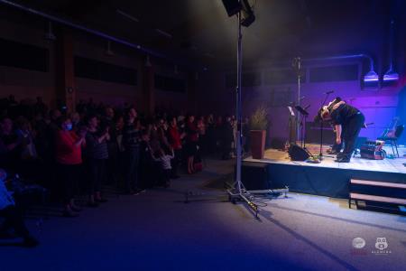 Koncert-Pockaj_2022-03-19_Alenfra__Z6A7897_manjse-logo