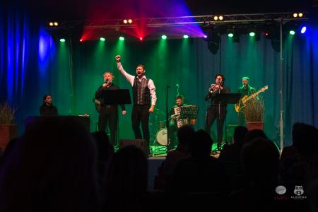Koncert-Pockaj_2022-03-19_Alenfra__Z6A7914_manjse-logo