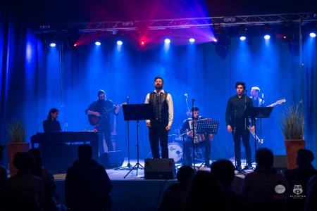 Koncert-Pockaj_2022-03-19_Alenfra__Z6A7950_manjse-logo