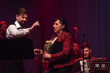 Koncert-Pockaj_2022-03-19_Alenfra__DSC2572_manjse-logo