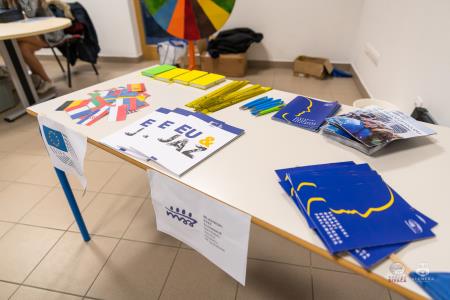 Koncert-Pockaj_2022-03-19_Alenfra__Z6A7533_manjse-logo