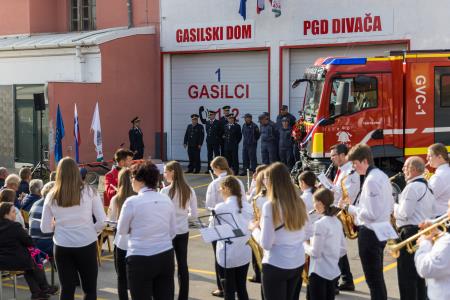 BeGR8-media__5AF2388_vecje