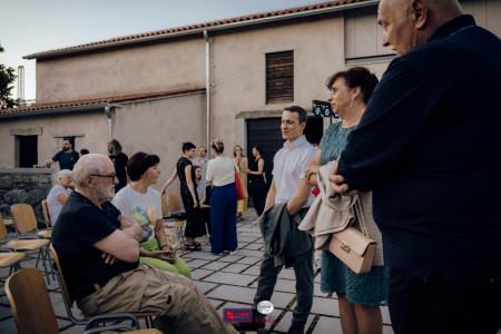 O-Divaca_Poklon-2023_BeGR8-Media__7IV1280_vecje_logo