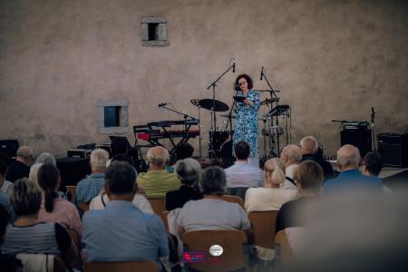 O-Divaca_Poklon-2023_BeGR8-Media__7IV1316_vecje_logo