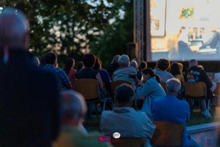 O-Divaca_Poklon-2023_BeGR8-Media__7IV1517_vecje_logo