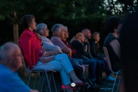 O-Divaca_Poklon-2023_BeGR8-Media__7IV1540_vecje_logo