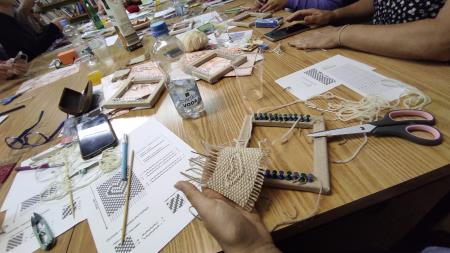 Delavnica ročnega tkanja v KS Senožeče