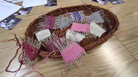 Delavnica ročnega tkanja v KS Senožeče