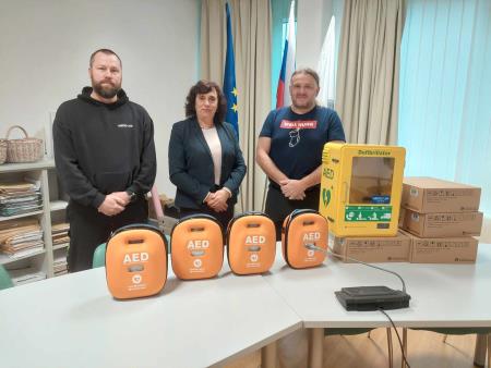 Avtomatski eksterni defibrilatorji (AED) na novih lokacijah v naši občini in izvedba izobraževanj