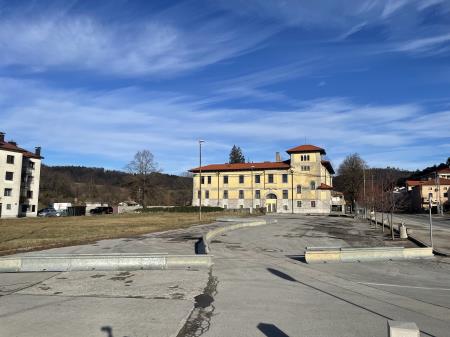 Sanacija Senožeškega potoka in zavarovanje ter ureditev parkirišča