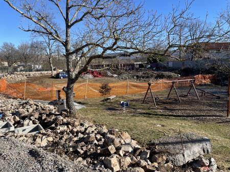 Otroško igrišče v Gabrovem naselju in gradbena dela v neposredni bližini