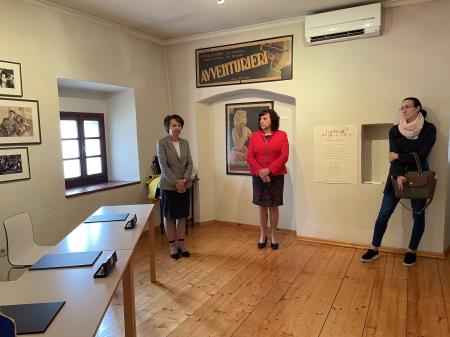 Podpis pogodbe za zgodovinske raziskave - projekt Muzej prevozništva in tovorništva