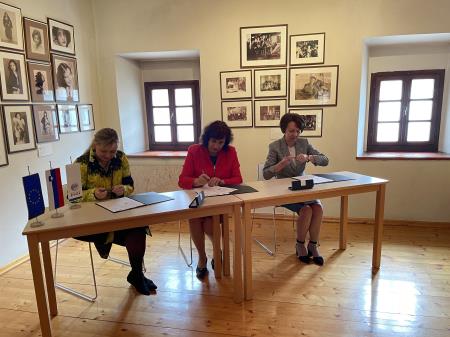 Podpis pogodbe za zgodovinske raziskave - projekt Muzej prevozništva in tovorništva