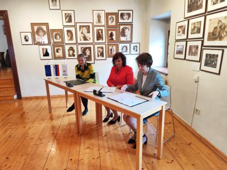 Podpis pogodbe za zgodovinske raziskave - projekt Muzej prevozništva in tovorništva