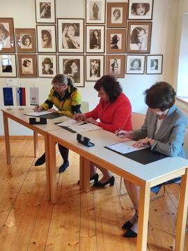 Podpis pogodbe za zgodovinske raziskave - projekt Muzej prevozništva in tovorništva