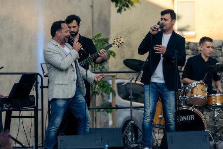 449928944_388575600899242_3093882793732734345_n