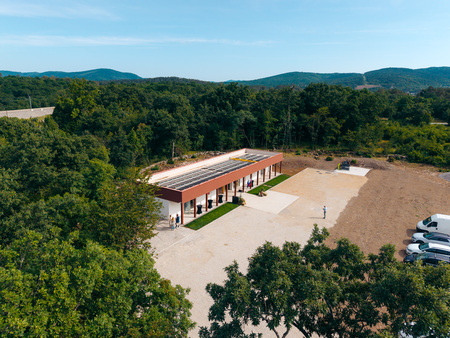 Otvoritev_Divaska-jama_DJI_20250617170049_0553_D_AIR3S_BeGR8-Media_manjse