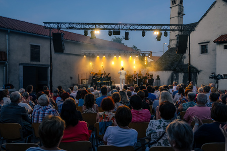 O-Divaca_Seja-koncert__7RV5908_BeGR8-Media_manjse