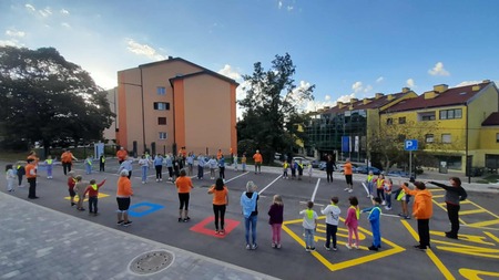 7f03a545-09bd-49d7-ab59-41bbc607cbb1