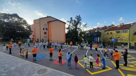 e44214b0-370c-49b4-9e0d-8e1040abaf2c