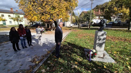 a3002f36-6153-47a0-9e73-7ae57bda9064