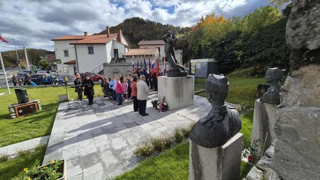 d6d719e0-6c84-4ab7-ae30-91aa7462accf