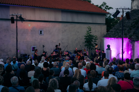 O-Divaca_Koncert__7RV5928_Foto-BeGR8-Media_Manjse