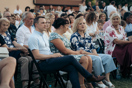 O-Divaca_Ananas__7RV6404_Foto-BeGR8-Media_Manjse